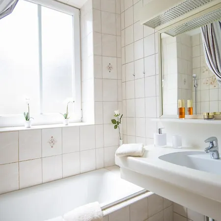 Апартаменты Splendid With Balcony Бадгаштейн