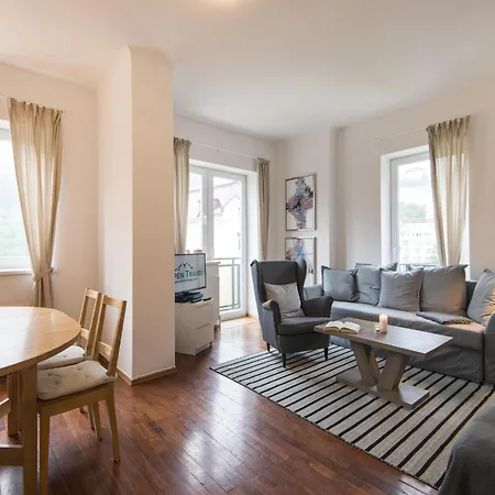 Апартаменты Splendid With Balcony Бадгаштейн